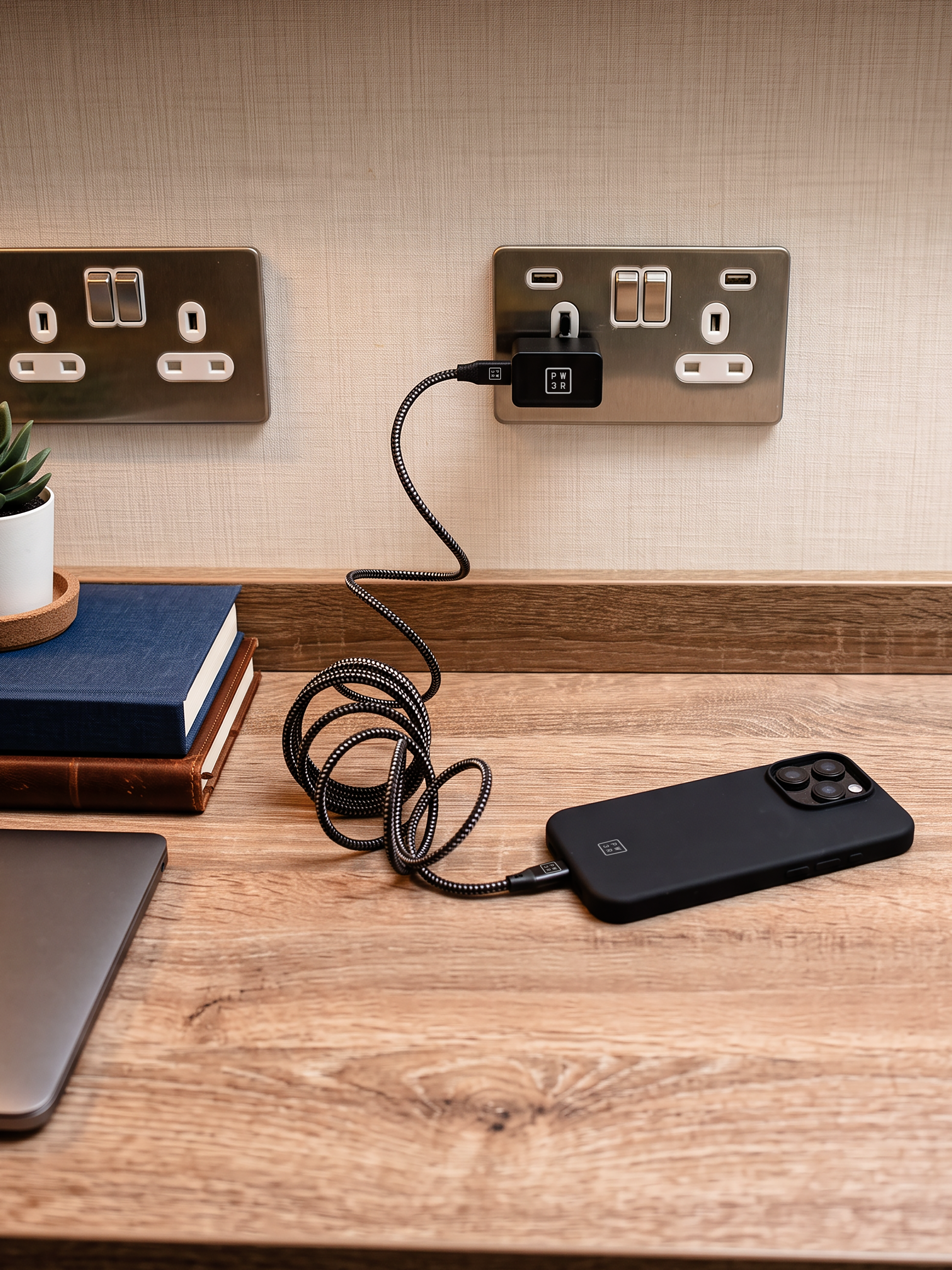 25W Pocket Travel Adaptor