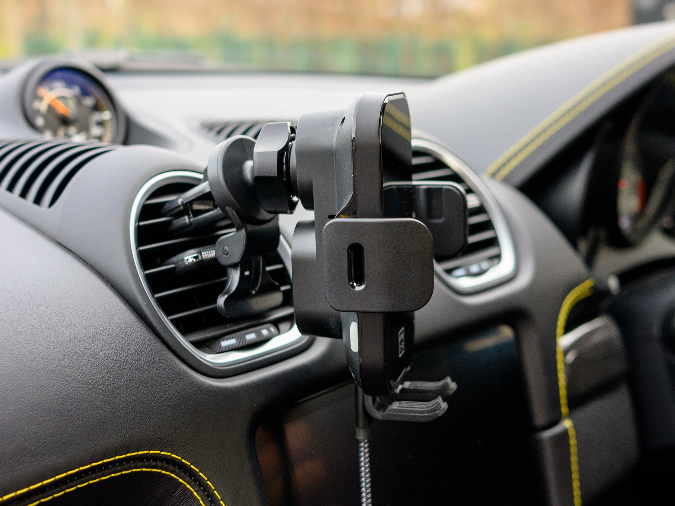 Vent and suction mount